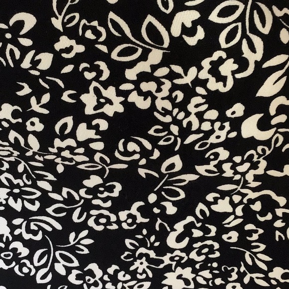 Land’N Sea flowered shorts - Picture 2 of 8